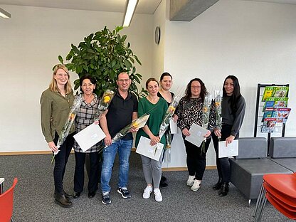 Erfolgreiche Absolventinnen und Absolventen des Lehrgangs «Assistenz Pflege und Betreuung»